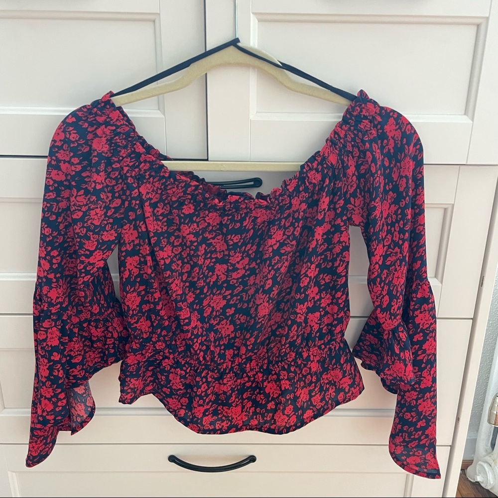 NWOT Flare Sleeves Express Top - Picture 5 of 9